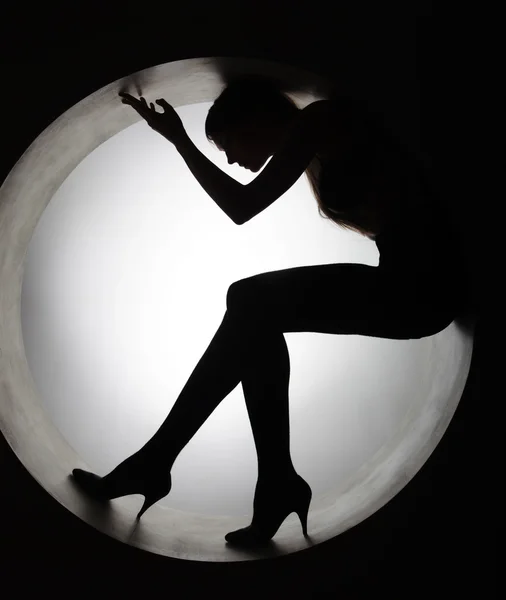 Stylová silueta ženy v kruhu — Stock fotografie