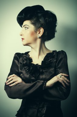 güzel bir kadın ile şık bir saç modeli