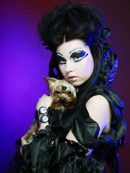 Femme avec petit chien — Photo