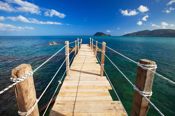 деревянный мост - море, лето
.