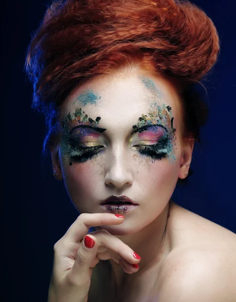 Con maquillaje brillante colorido — Foto de Stock