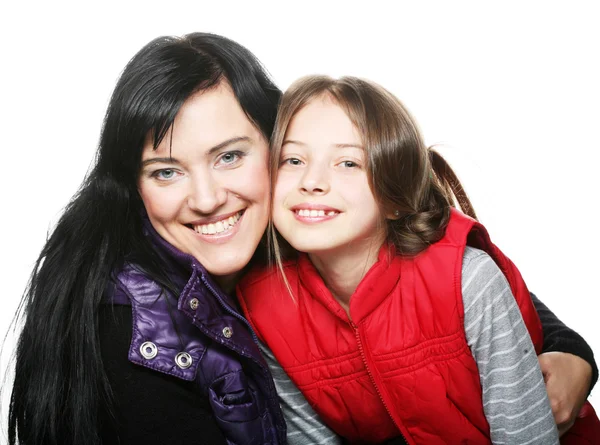 Madre y su hija sonriendo a la cámara — Foto de Stock