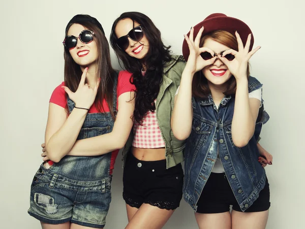 Üç şık seksi hippi kız en yakın arkadaşlarım.