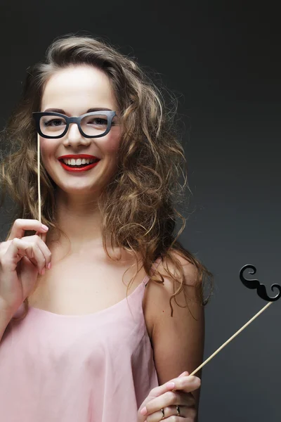 Playful young women holding a party glasses. — Stock Photo, Image