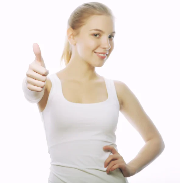 Счастливая улыбающаяся молодая женщина с большим пальцем вверх жестом — стоковое фото