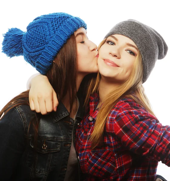 Dos amigas jóvenes divirtiéndose . —  Fotos de Stock