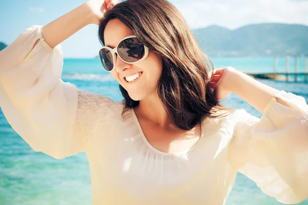 Happy woman in summer white dress on beach. — Stock Photo, Image