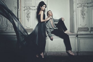 Güzel iki tarihsel Saray'da aşk içinde