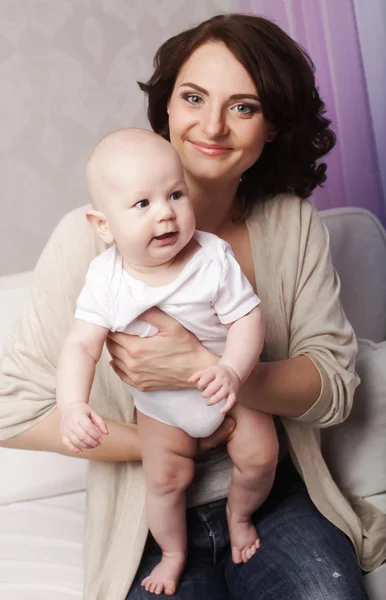 Mother and baby — Stock Photo, Image