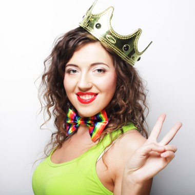 taç olan güzel kadın