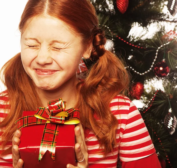 Chica con caja de regalo — Foto de Stock