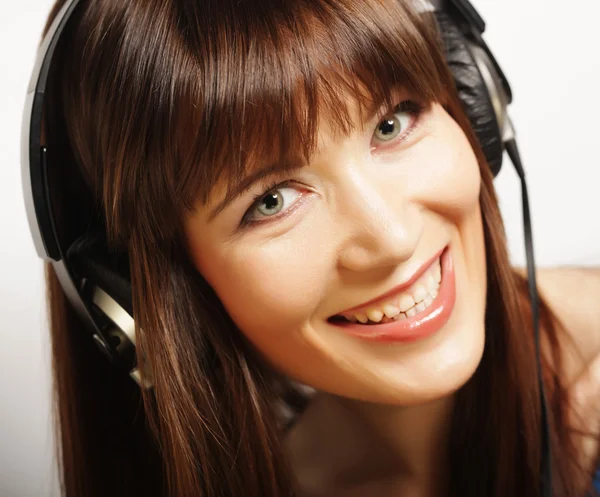 Joven mujer feliz con auriculares —  Fotos de Stock