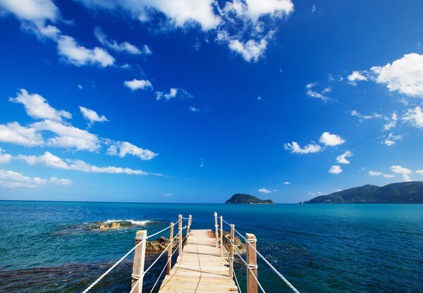 деревянный мост - море, лето
.