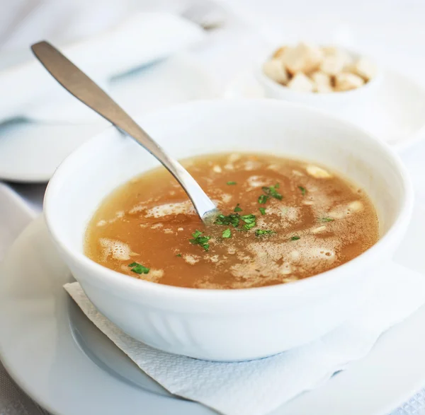 Традиционный куриный суп — стоковое фото