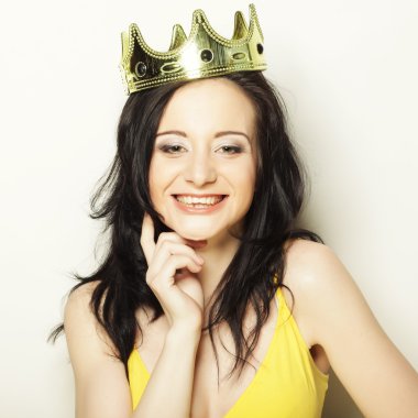 taç olan güzel kadın