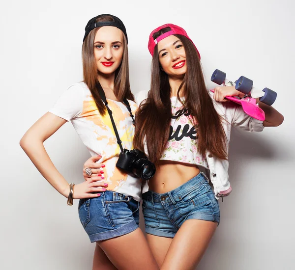 Dvě dívky bruslaři — Stock fotografie