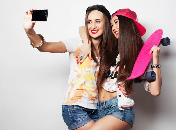 Deportivas amigas divirtiéndose juntas —  Fotos de Stock