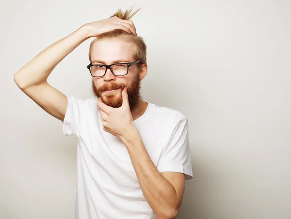 Joven barbudo hipster hombre — Foto de Stock