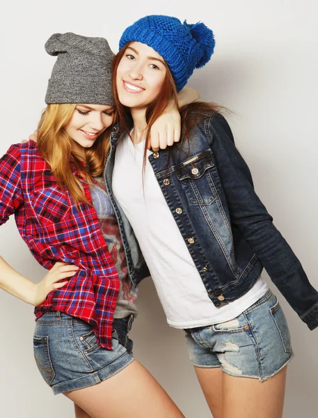 Due ragazze alla moda hipster sexy migliori amici — Foto Stock
