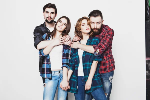 Gruppo di studenti felici youg — Foto Stock