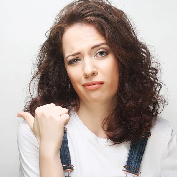 Mujer feliz con el pelo rizado — Foto de Stock