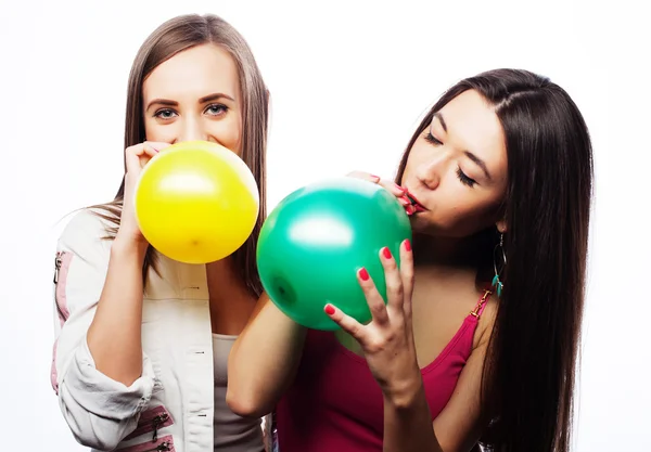 Hipster girls smiling and holding colored balloons — Stock Photo, Image