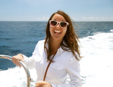 kadın gemisi üst güvertede