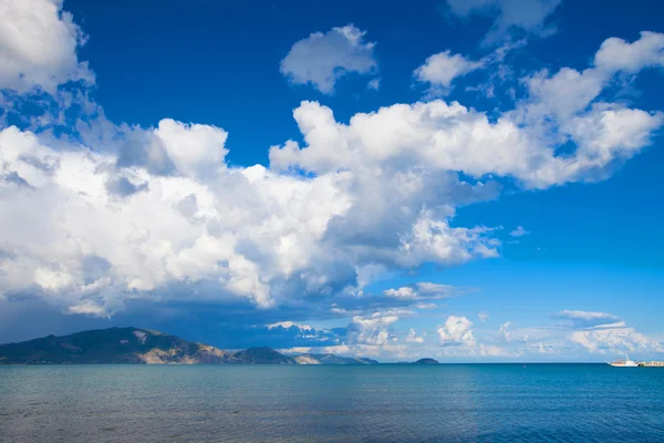 Blue sea and sky — Stock Photo, Image