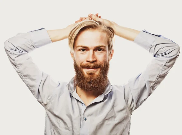 Junger bärtiger Mann — Stockfoto