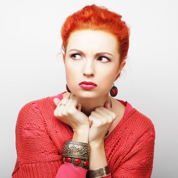 Разгневанная женщина
