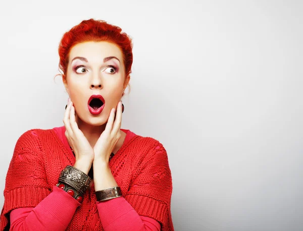 Beautiful young surprised woman. — Stock Photo, Image