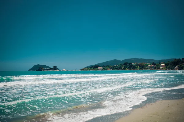 Playa de arena en verano día soleado — Foto de Stock