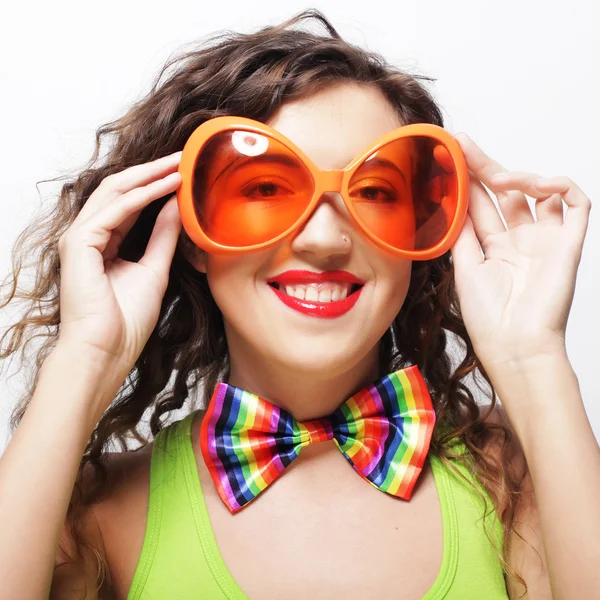 Mujer usando grandes gafas de sol brillantes —  Fotos de Stock