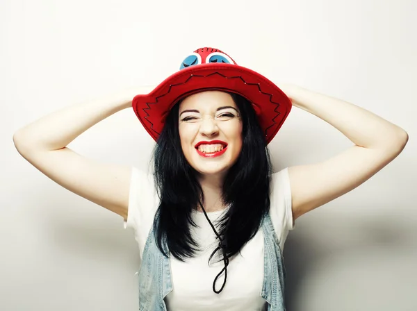 Red HatのTrendy Hipster Girlの肖像 — ストック写真