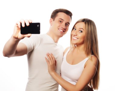 Çift smartphone ile gülümseyen