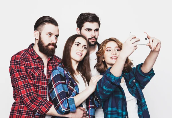 Gruppo di studenti che fanno selfie — Foto Stock