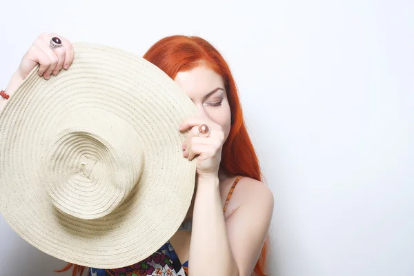 Bella donna con cappello — Foto Stock