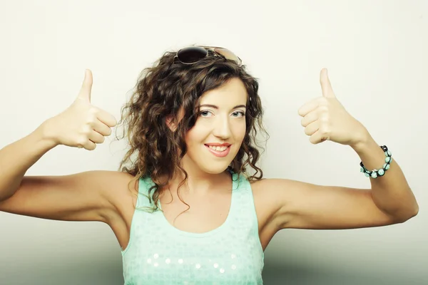 Feliz sonrisa hermosa mujer joven — Foto de Stock