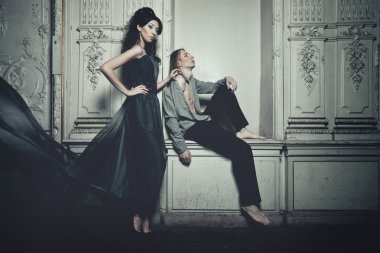 Güzel iki tarihsel Saray'da aşk içinde