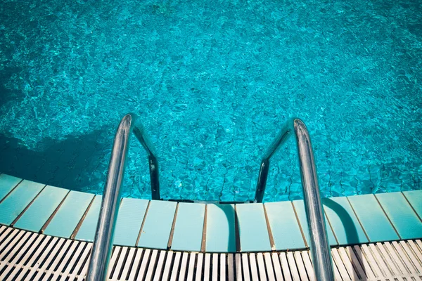 Pool med trappa — Stockfoto
