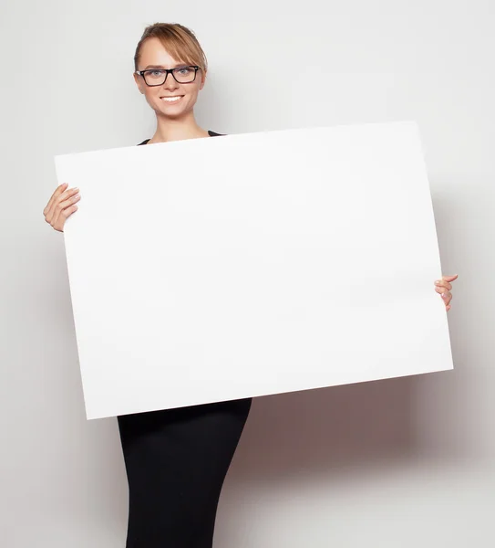 Business woman holding a blank billboard. — Stock Photo, Image