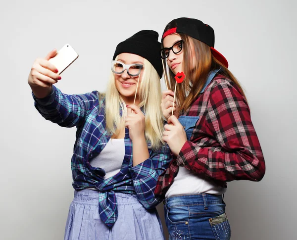 Two young funny women — Stock Photo, Image