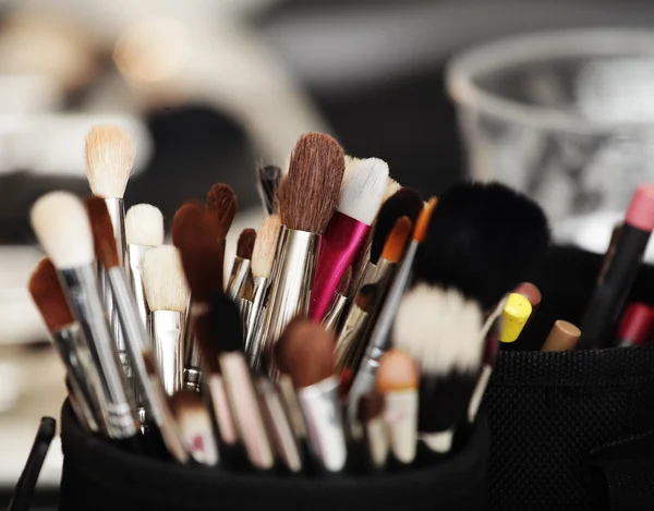 Make-up-Werkzeuge in der Halterung — Stockfoto