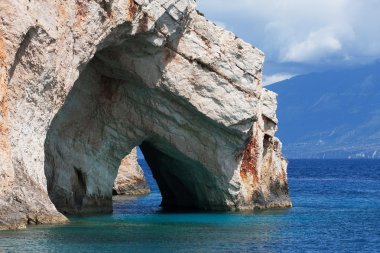Zakynthos adasındaki mavi mağaralar