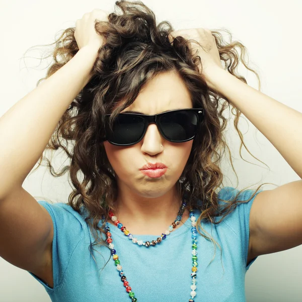 Feliz adolescente chica con gafas de sol —  Fotos de Stock