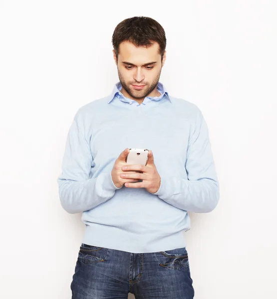 Junger Geschäftsmann mit Handy — Stockfoto