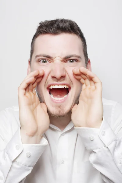 Hombre de negocios en camisa blanca gritando — Foto de Stock