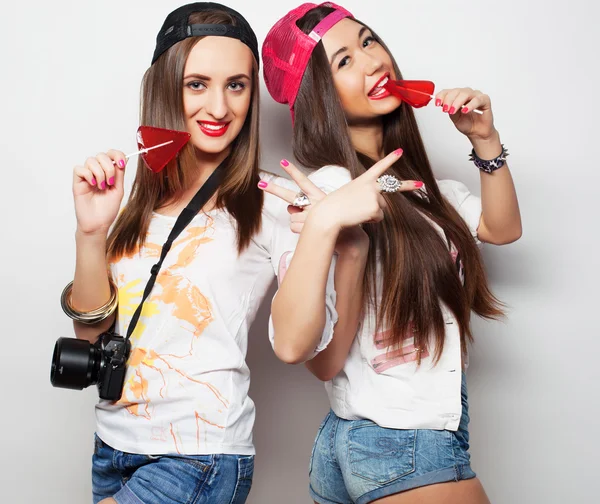 Two young pretty hipster girls — Stock Photo, Image