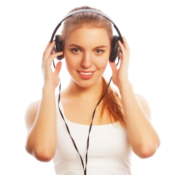 Mujer con auriculares escuchando música . — Foto de Stock