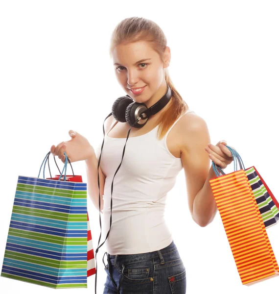 Joven feliz mujer sonriente con bolsas de compras — Foto de Stock